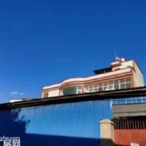 经开区小石坝阿拉乡七家村厂房500平+400平住房租9万/年